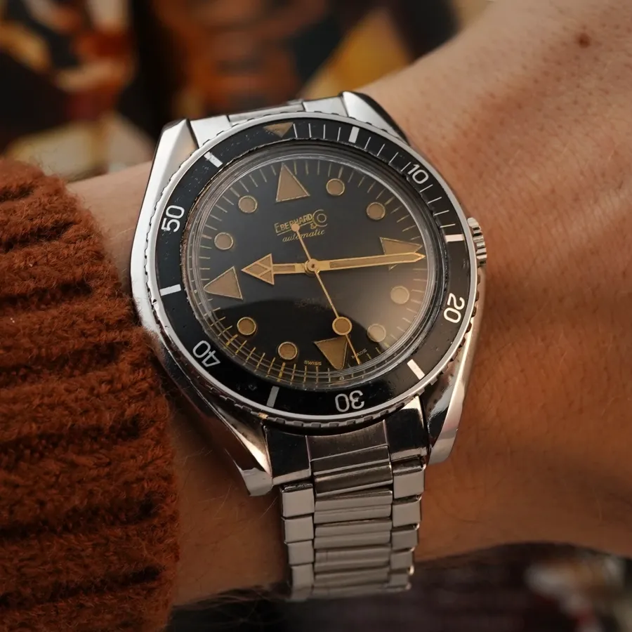 Eberhard Scafograf 300 11545-1 No Date Transitional - a historically important vintage wristwatch