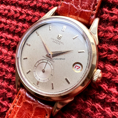 Universal Genève Monodatic 100105 Waffle Dial