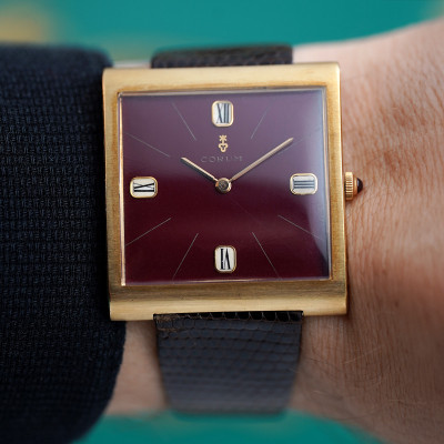 Corum Buckingham 5879 Bordeaux Dial