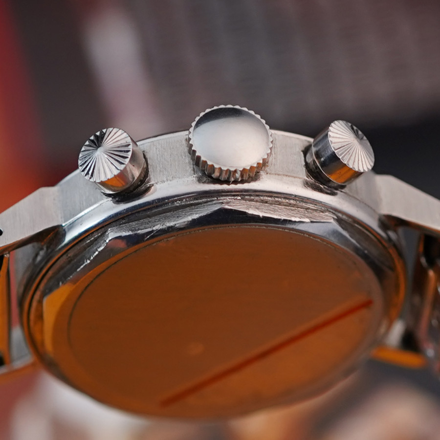 Movado M90 Chronograph 19028 Silver Dial - 'tasti tondi' Drücker