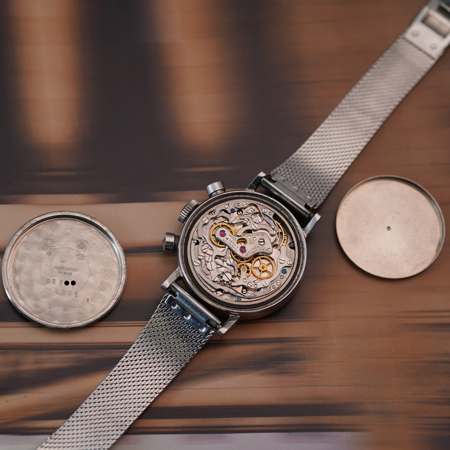 Movado M90 Chronograph 19028 Silver Dial - dust cover