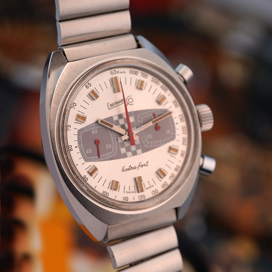 Eberhard Extra-Fort 31006 Racing Chrono - perfekte Proportionen des Gehäuses