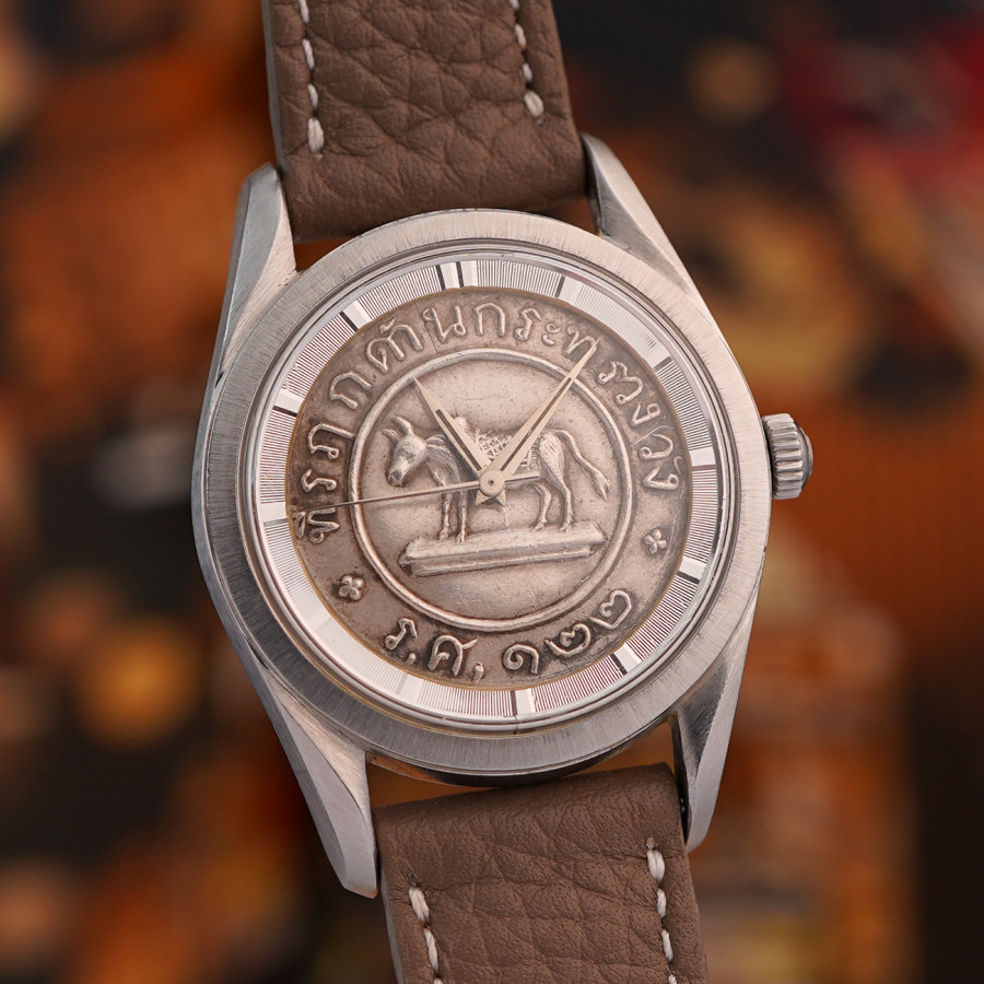 Universal Genève Polerouter 20217 - Thailand - coin-inspired dial