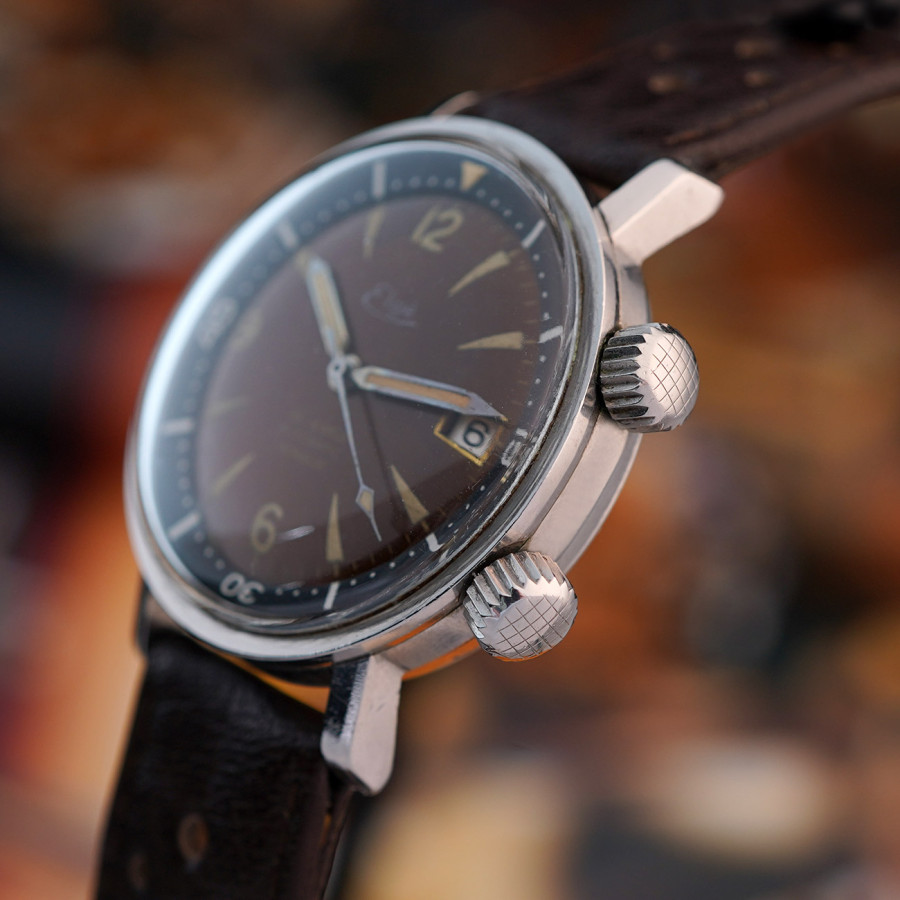 Elgé Super Compressor Diver - double crowns with the cross-hatched pattern